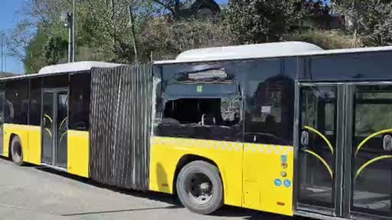 Habipler Mahallesi'nde İETT otobüsü duvara çarptı: 4 kişi yaralandı