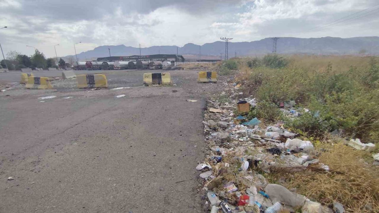 Habur'da park ücreti ödeyen tır şoförleri düzenli sevk talep ediyor