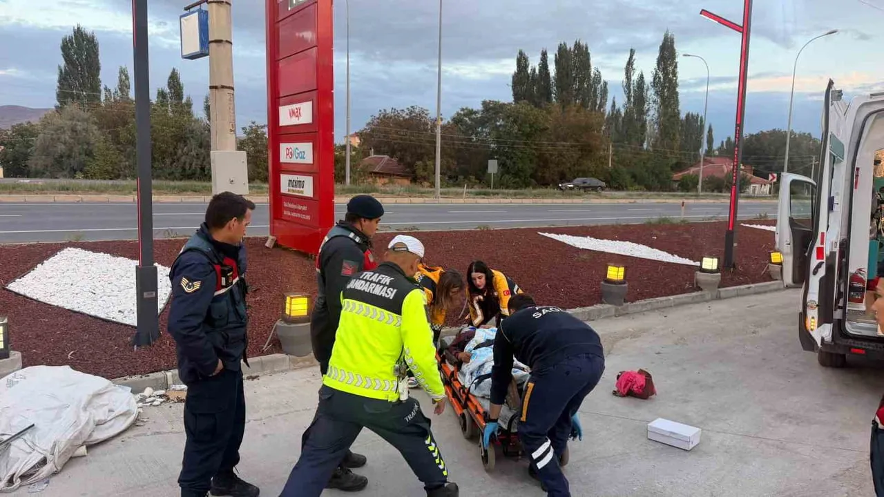 Hacizli olduğu öğrenilen araçta yolcu fenalık geçirip hastaneye kaldırıldı