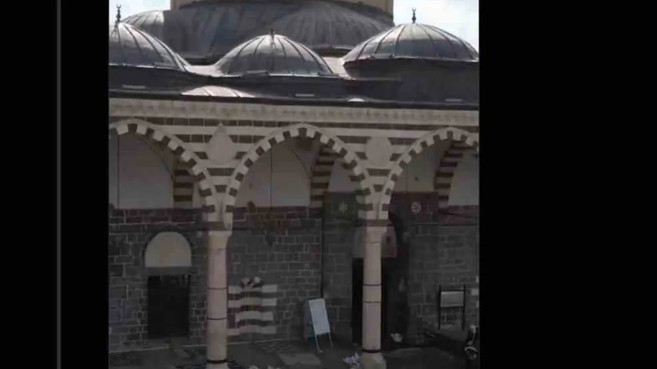 Hafız kızların fotoğrafına yapılan hakaret soruşturma ve suç duyurusunu beraberinde getirdi