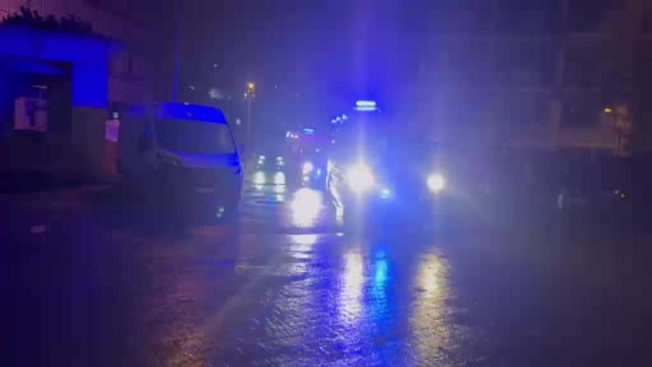 Hakkâri'de Erziki'ye yuvarlanan minibüste 20 göçmen yaralandı