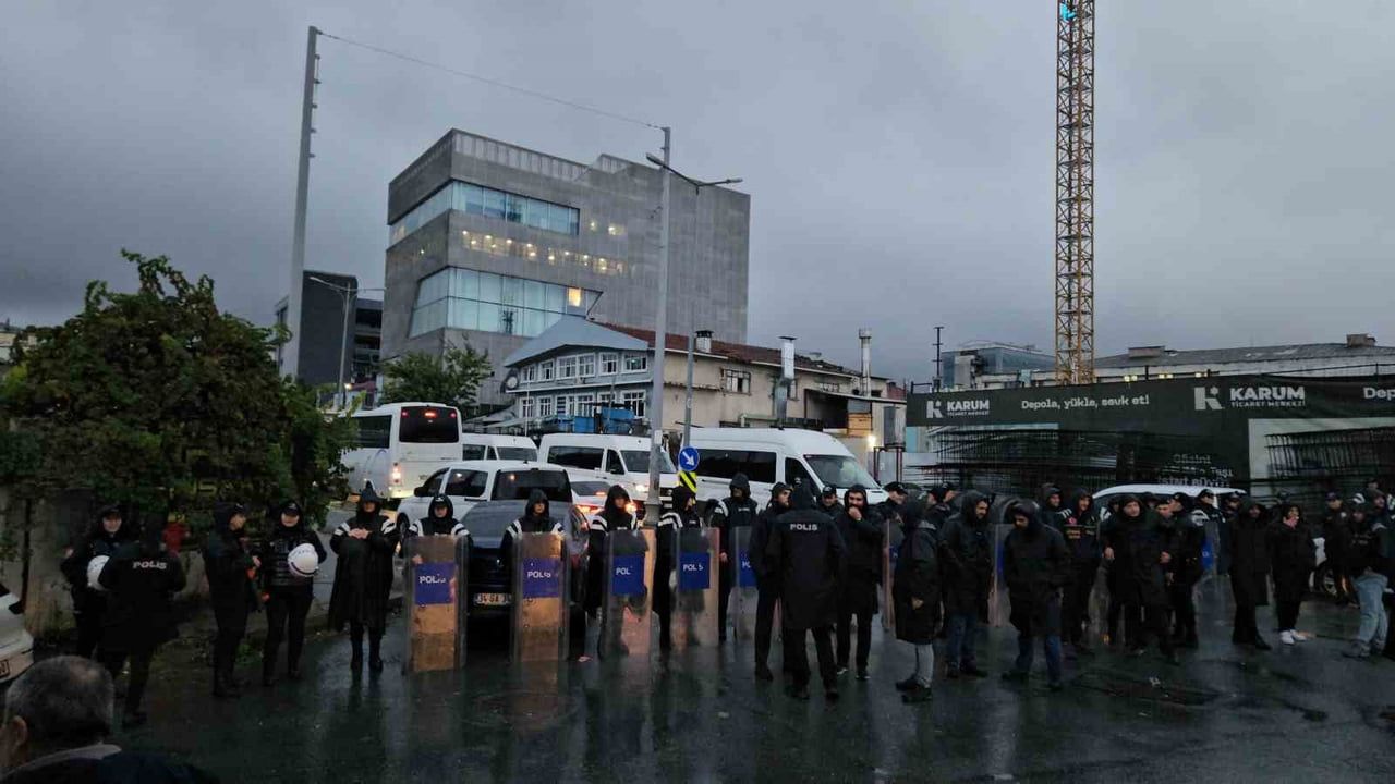 Halk TV zeytinburnu binasında sabah saatlerinde polis araması