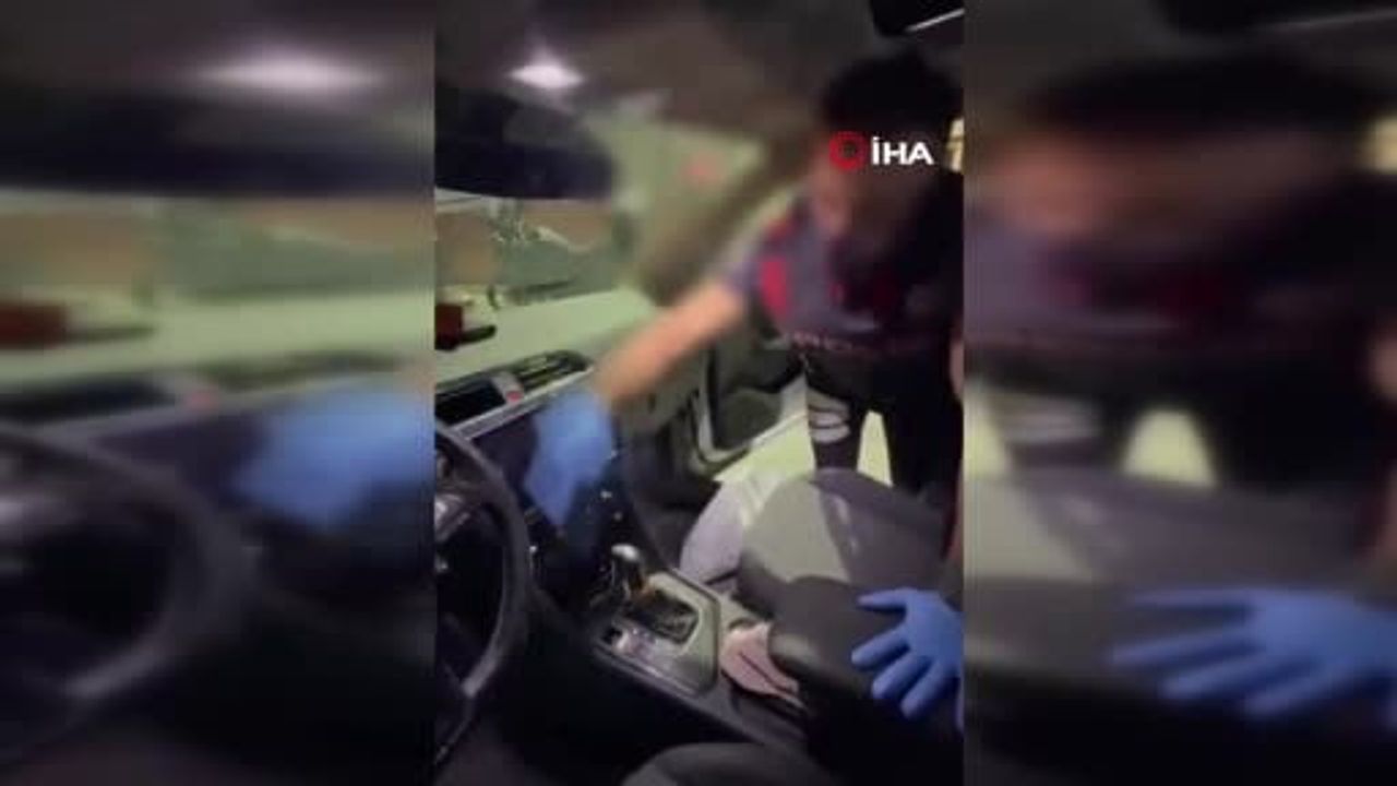 Halkalı'da aracın gizli bölmesinde narkotik ve ruhsatsız silah ele geçirildi