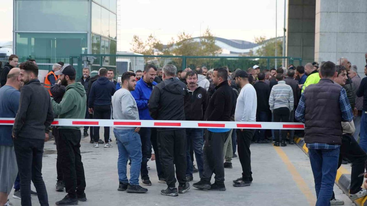 Hamzabeyli'de geçiş belgesi sorunu tır şoförlerini eyleme sürükledi