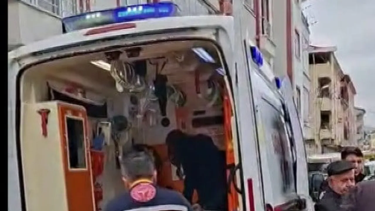 Hanönü pazarında çarpma sonrası kadının bacağı otomobilin altında kaldı