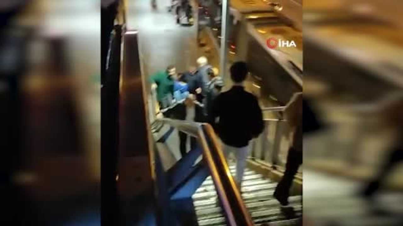 Haramidere metrobüsünde erişim sorunları: arızalı asansör nedeniyle engelli yolcu merdivenlerden taşındı