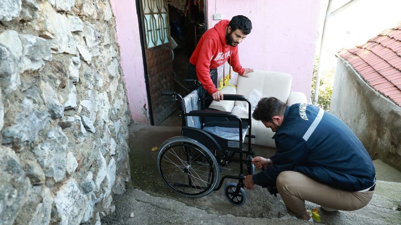 Hareket özgürlüğü için kapı kapı: Osmangazi'den 178 tekerlekli sandalye desteği