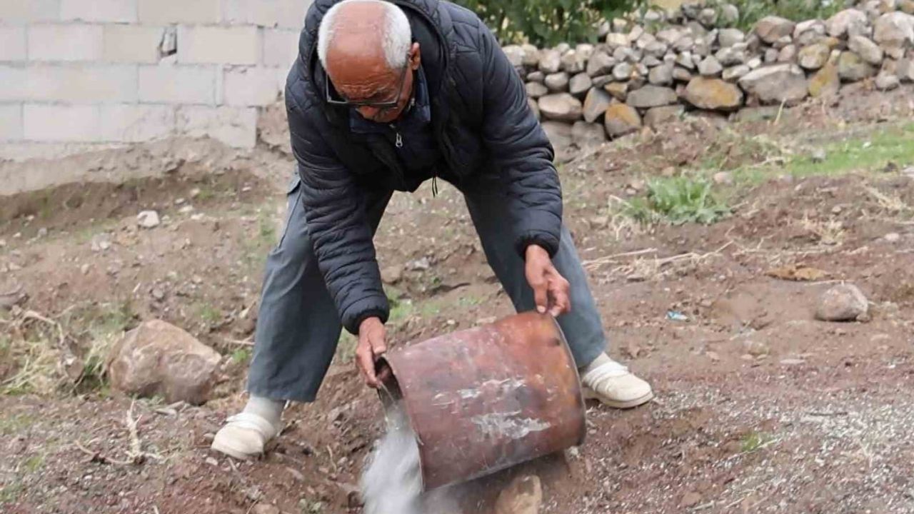 Hasan Dağı eteğinde 11 yıldır yalnız yaşayan köy sakini