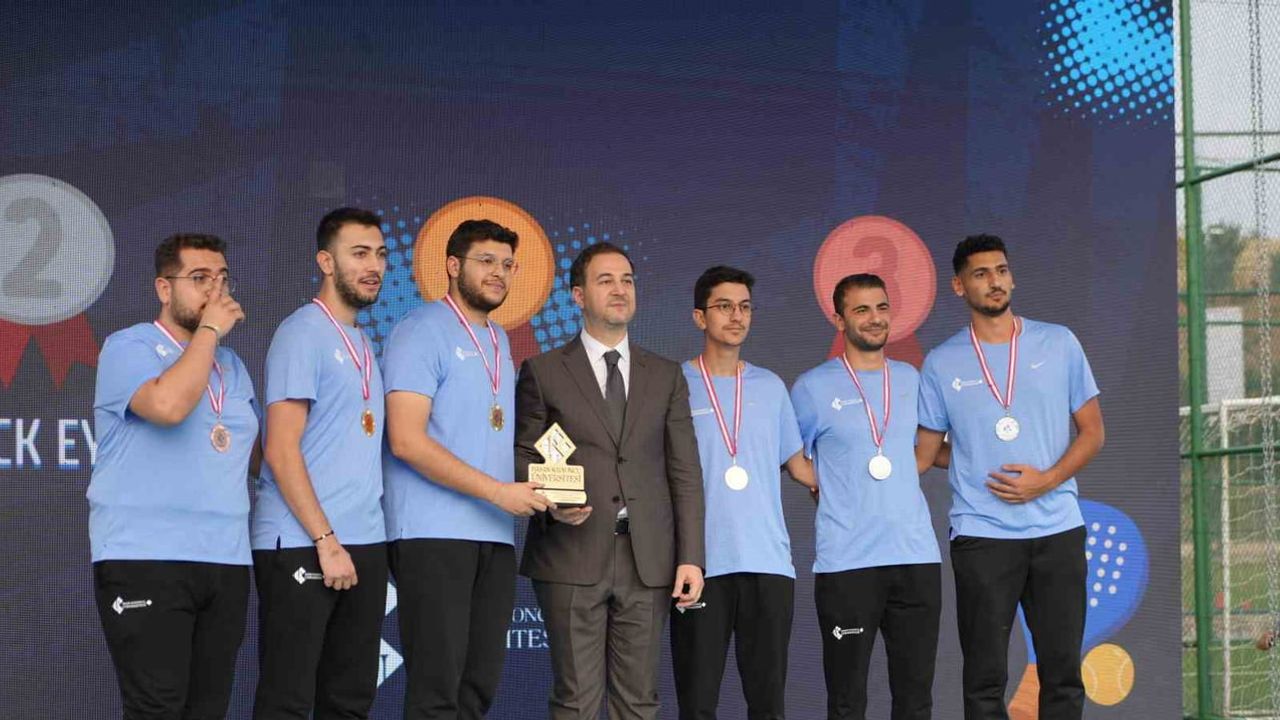Hasan Kalyoncu Üniversitesi'nde bilim ve spor başarısı ödülle taçlandı