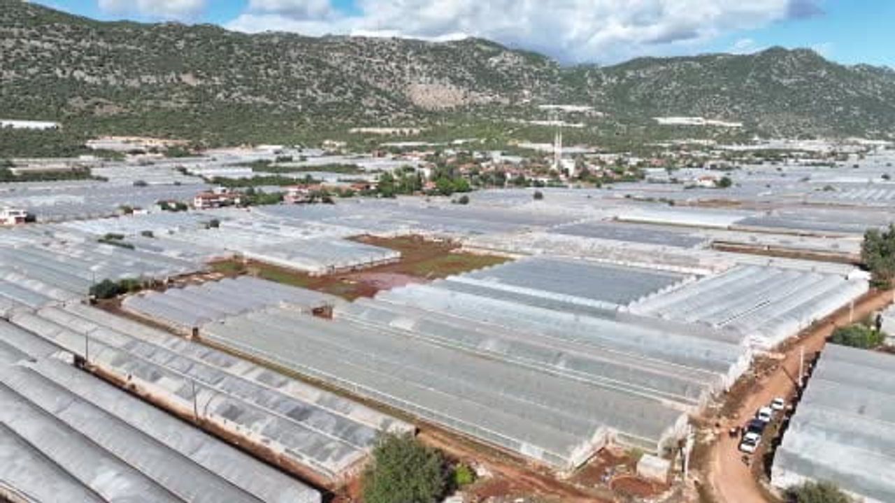 Hasar tespiti ve müdahale çalışmaları Antalya'da yoğunlaştı