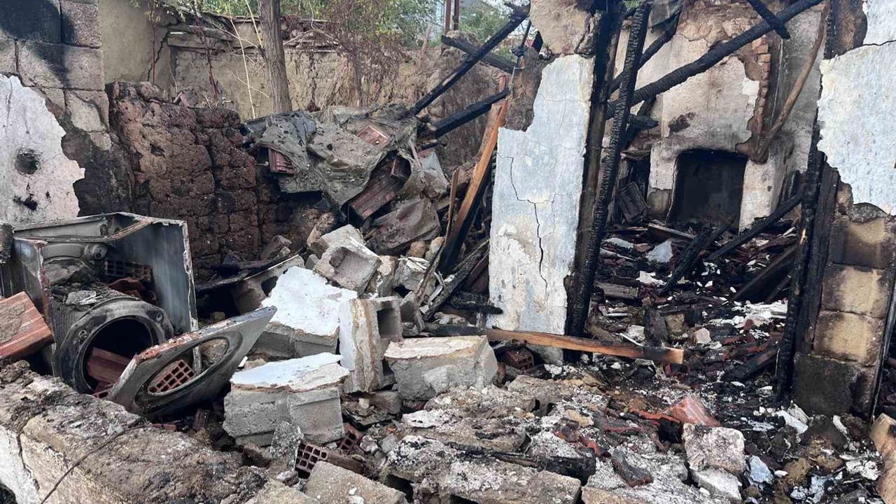 Hasköy’de alevler bir müstakil evi kullanılamaz bıraktı