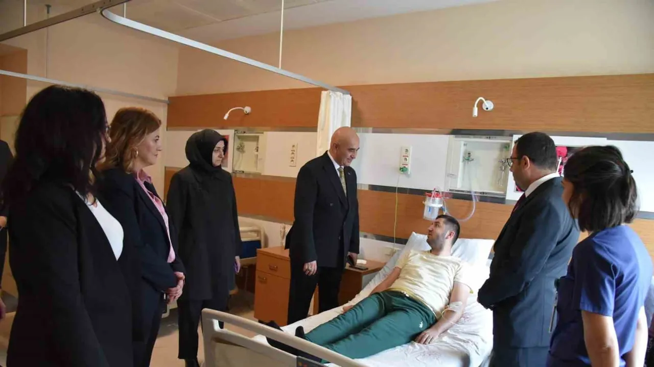 Hasta haklarına dokunan ziyaret: Görgülü hastalarla bir araya geldi
