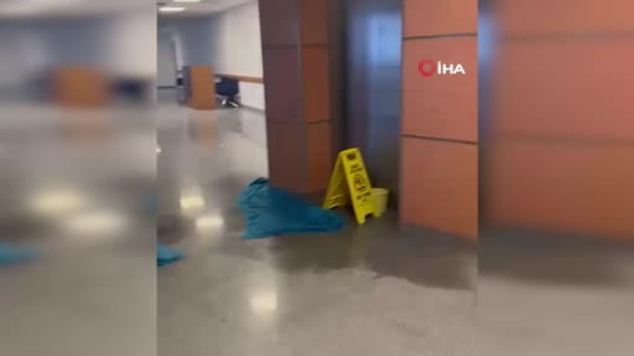 Hastane koridoruna yağmur suları doldu: Mimar Sinan Devlet Hastanesi'nde su birikintileri