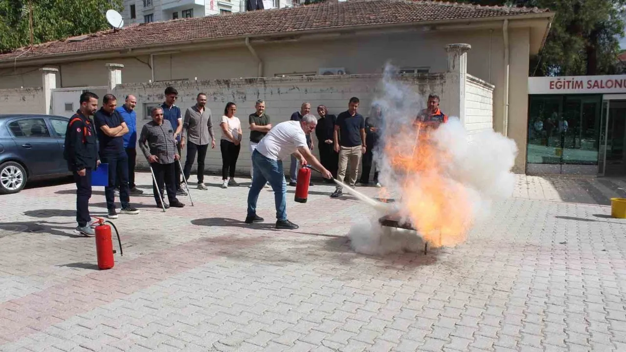 Hastanede afet bilinci yükseliyor: personel yangına müdahale eğitimi