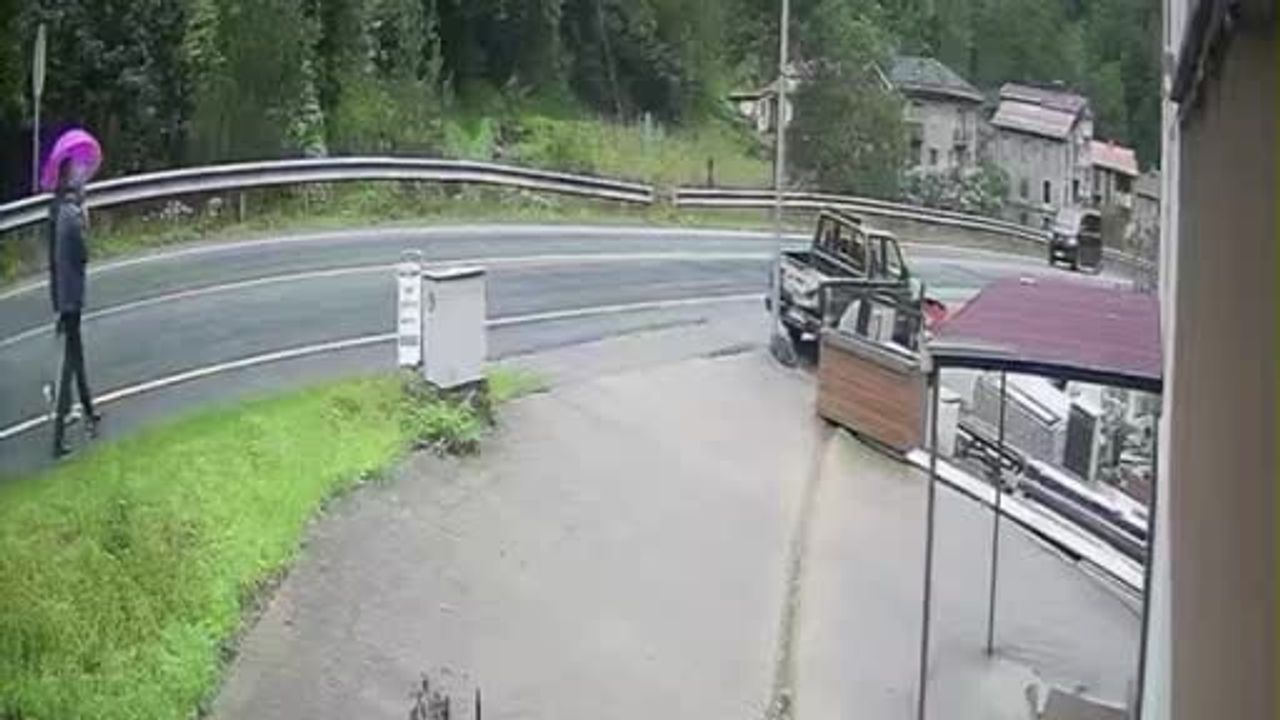 Hatalı sollama Uzungöl yolunda kaza getirdi: 5 yaralı