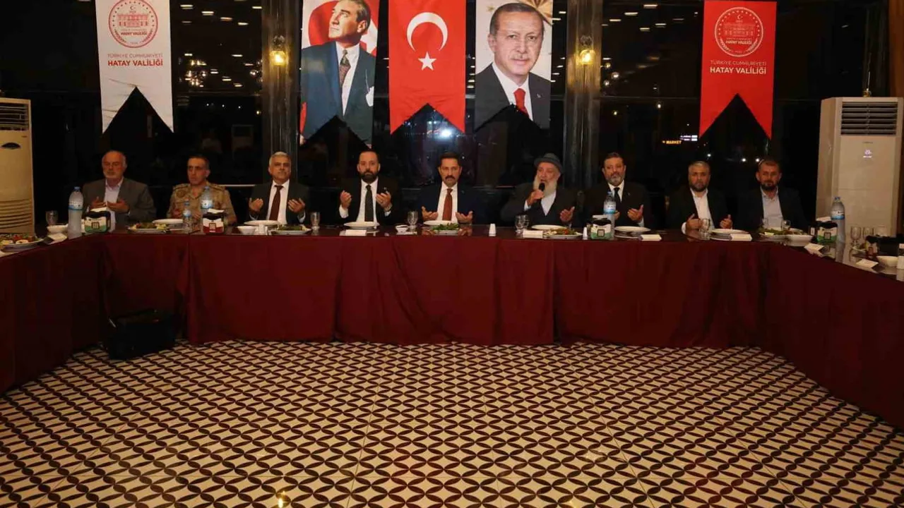 Hatay’ın yeniden inşasında kanaat önderleriyle yol haritası oluşturuldu