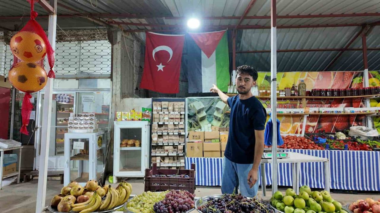 Hataylı genç esnaf üç yıldır İsrail menşeli ürünleri rafına almıyor