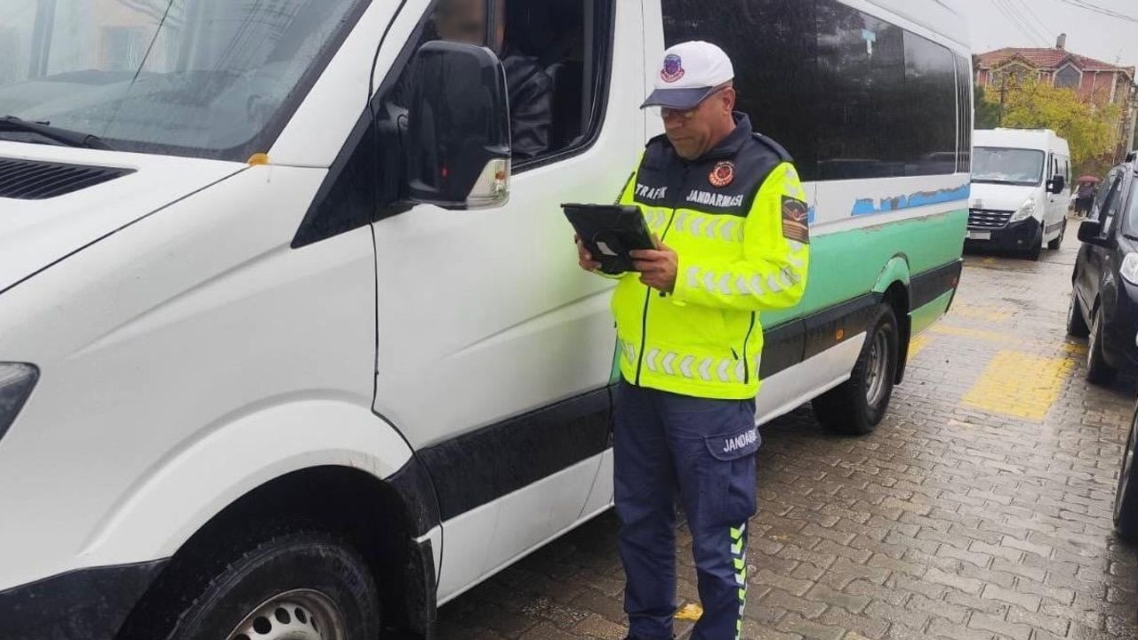 Hayrabolu'da servis araçlarında güvenlik tavizsiz denetlendi