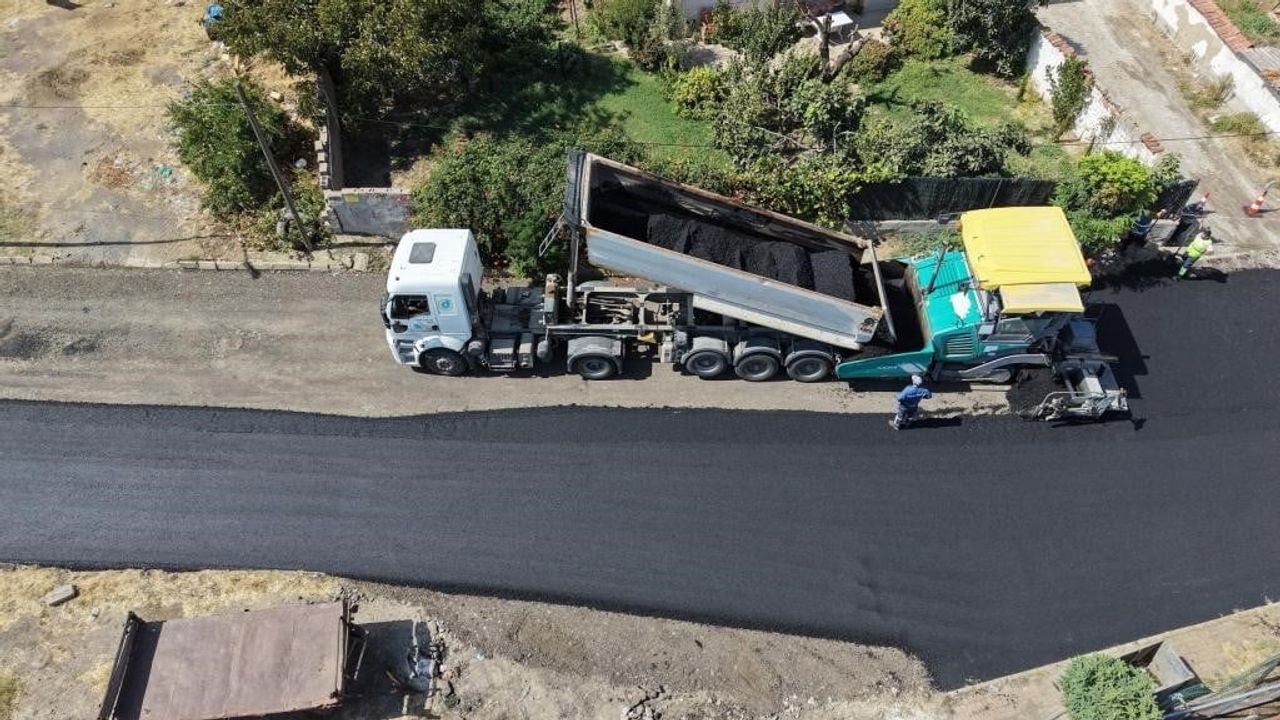 Hayrabolu’da üç caddede kapsamlı asfalt ve zemin iyileştirmesi