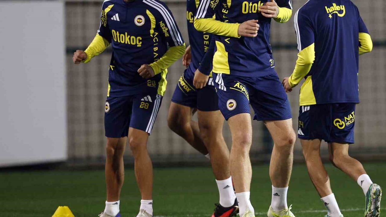 Hazırlıklar tamam: Fenerbahçe Galatasaray derbisi öncesi kampa girdi