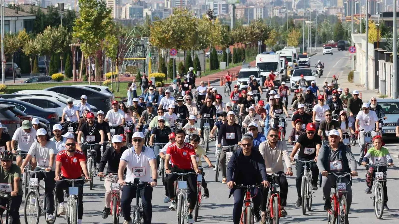 Hekimler kentte bisikletle hareketli yaşamı teşvik etti