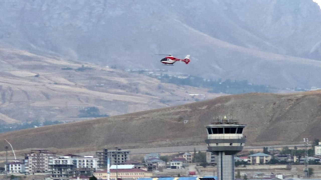 Helikopter ambulansla Van'a sevk edilen 3 yaşındaki metabolik hasta