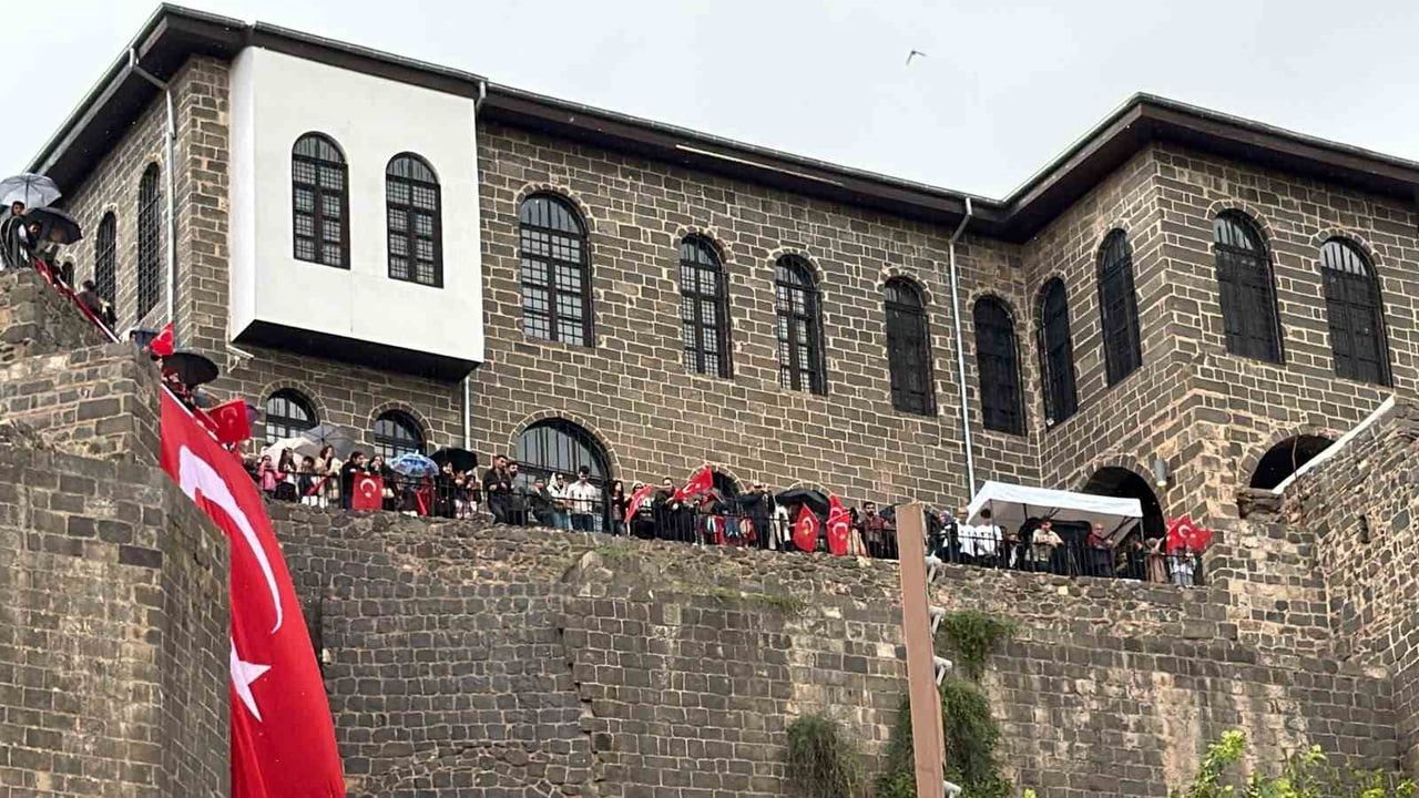 Hevsel bahçeleri ve İçkale semalarında SOLOTÜRK rüzgarı