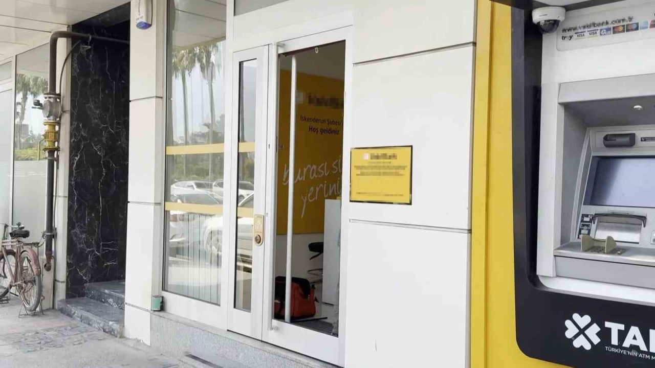Hırsızın planı kısa sürdü: önce elektronik çaldı, sonra bankaya girdi