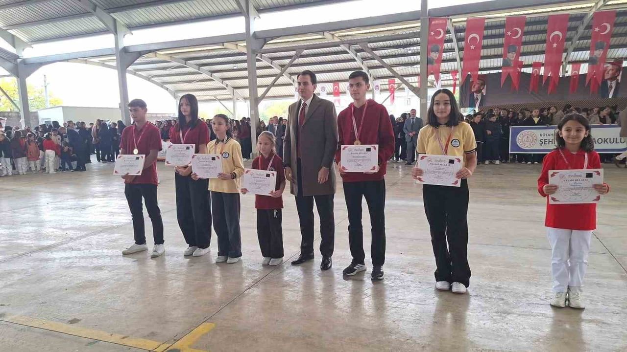 Hisarcık'ta öğrencilerin cumhuriyet coşkusu ödüllerle taçlandı