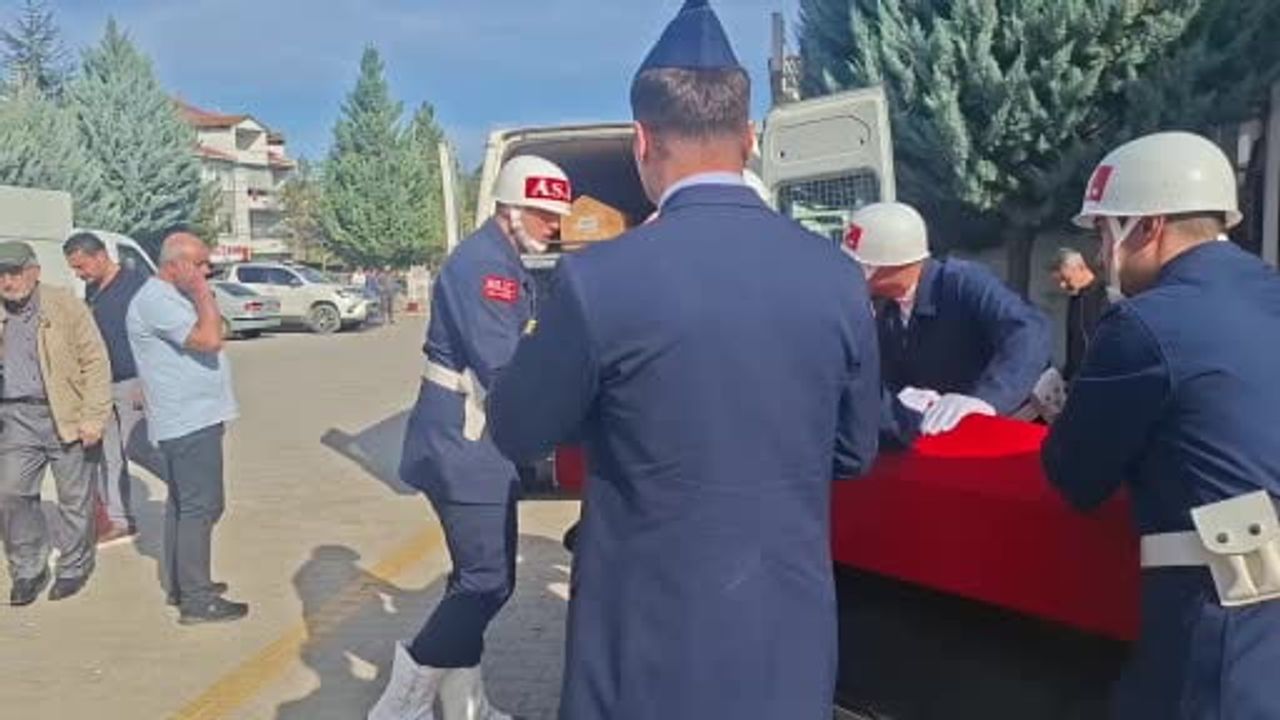 Hisarcık'ta veda töreni: Kıbrıs gazisi Mehmet Şener toprağa verildi