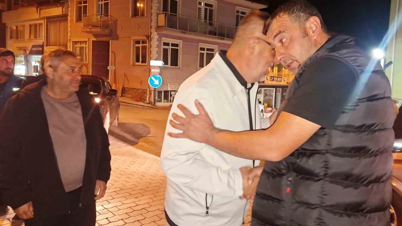 Hisarcık'tan kutsal yolculuğa çıkan 23 kişilik kafile dualarla uğurlandı