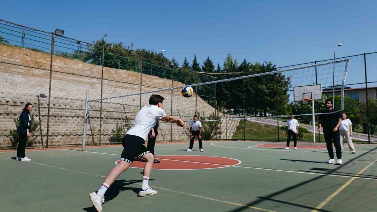 HKÜ öğrencisinin voleybolda performansı ve sakatlık riskini azaltan yapay zekâ projesine 1 milyon 350 bin TL yatırım