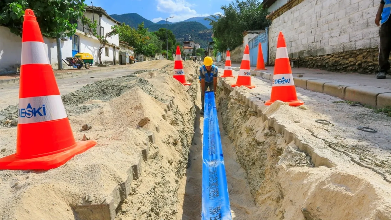 Honaz'da eski asbestli borular tarihe karışıyor: 6 bin metre yeni hat