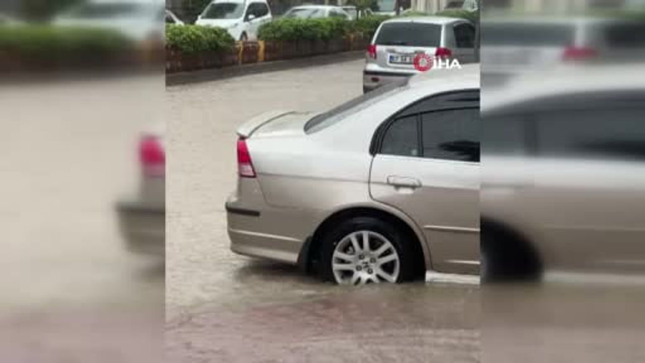 Hortum Mavikent'te seralara zarar verdi, sağanak ilçeyi etkiledi