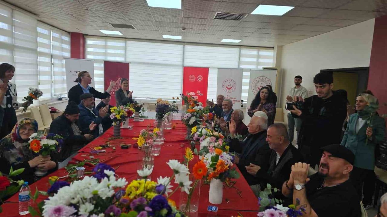 Huzurevinde çiçeklerle iyilik: sakinler kendi aranjmanlarını hazırladı