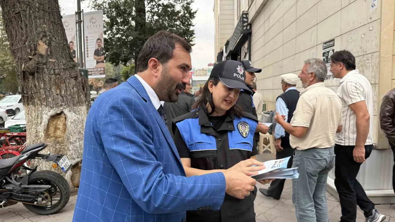 Iğdır’da cami çıkışında polisten dolandırıcılık bilgilendirmesi