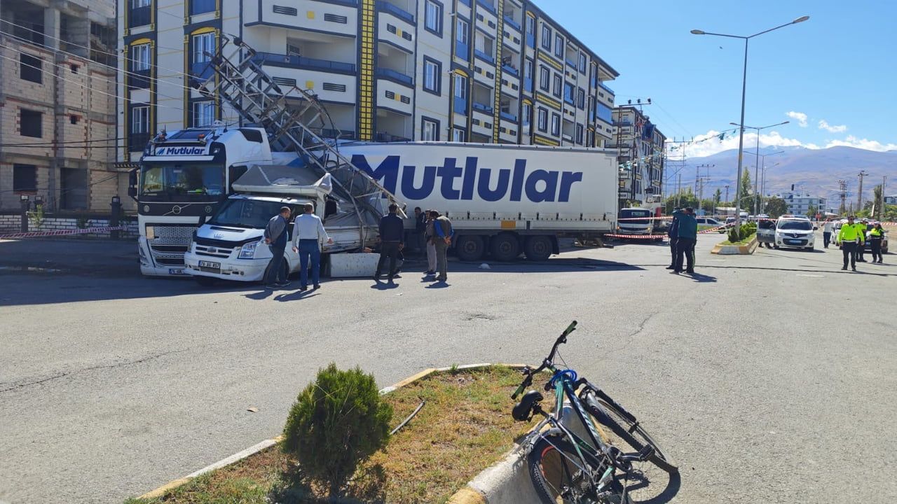 Iğdır'da takip tartışması cadde üzerinde çarpışmayla sonuçlandı