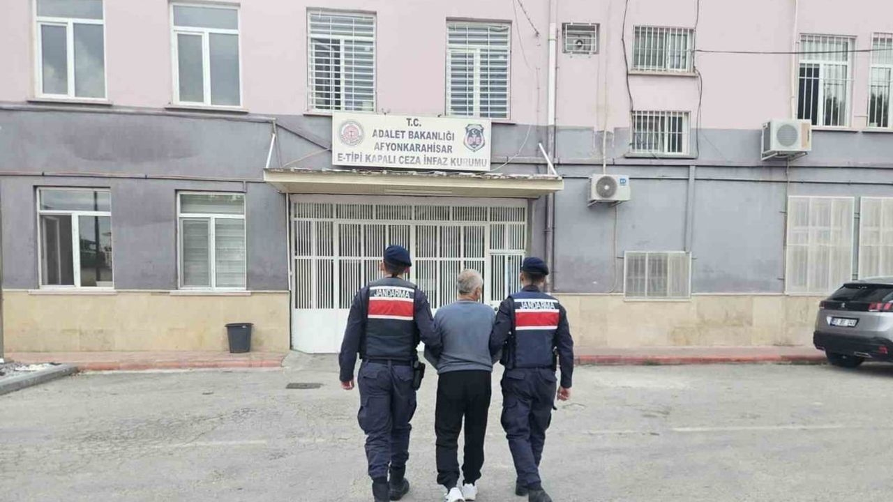 İhsaniye’de jandarmanın çalışması sonucu hakkında 19 yıl 4 ay 37 gün cezası bulunan kişi tutuklandı
