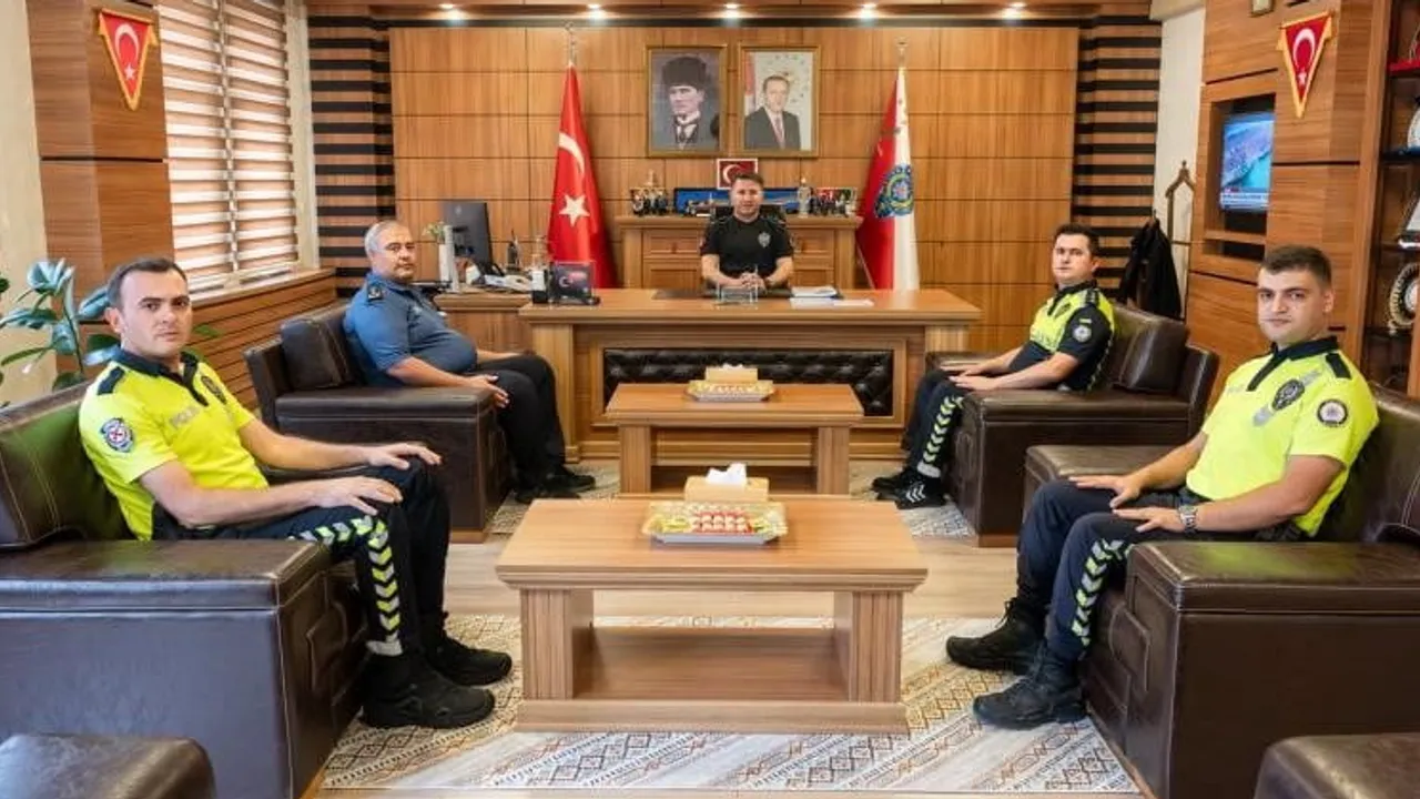 İl emniyet müdürü Çağlar örnek davranış gösteren polisleri ağırladı