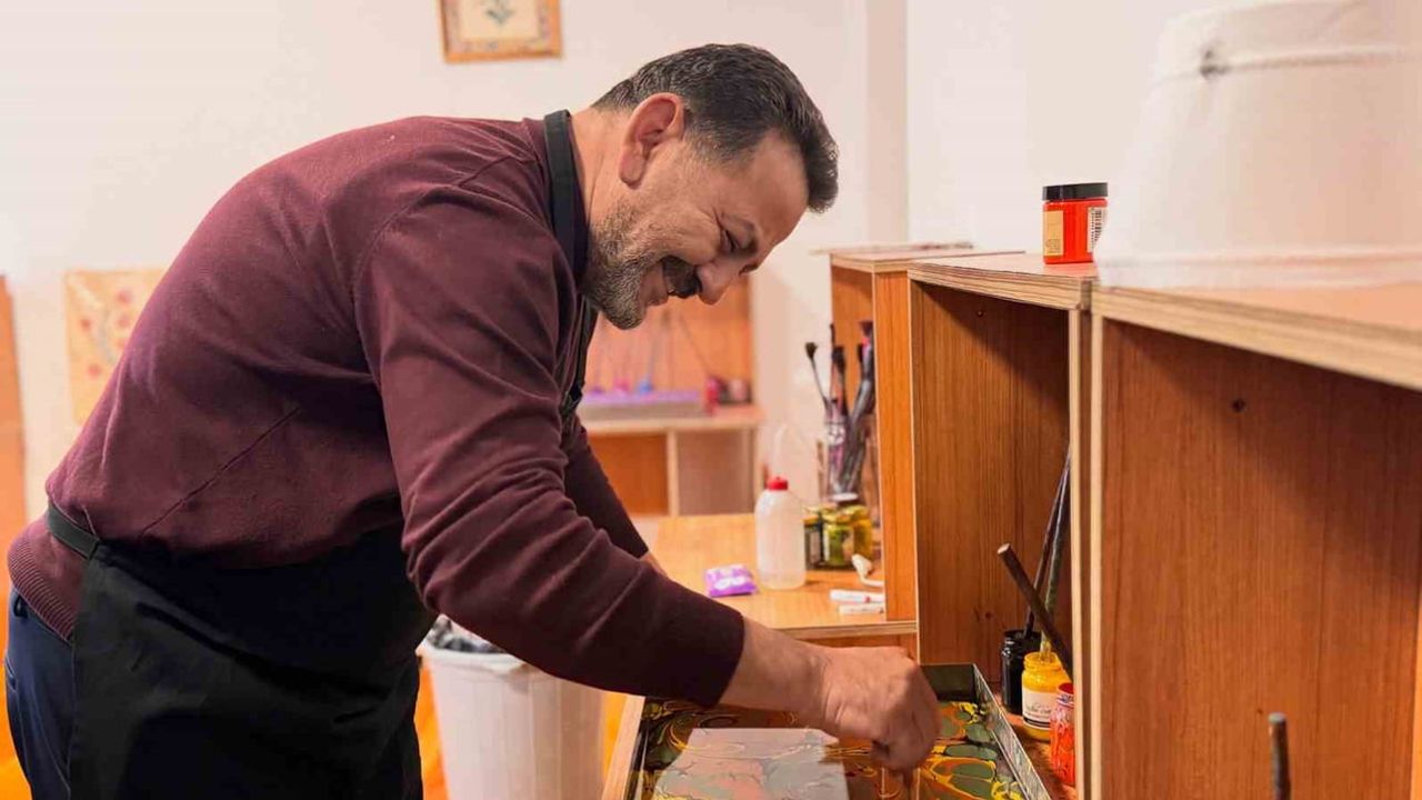 İl müdürü İlhan kurs atölyesinde geleneksel el sanatlarına ortak oldu
