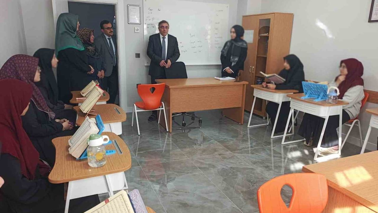 İl müftüsü Yazıcı kız kur’an kursunda öğrencilerle buluştu