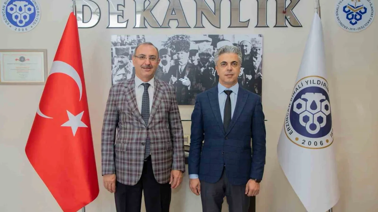 İlahiyat fakültesinde yeni dönem başladı: Aktepe yeniden dekanlığa getirildi