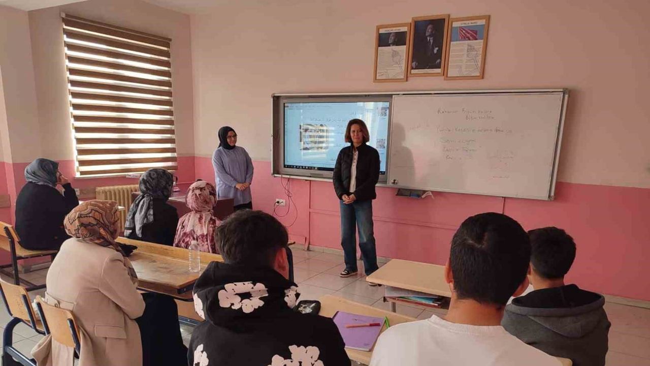 İlçe milli eğitim müdürü Altıntaş'ta kursları yerinde inceledi