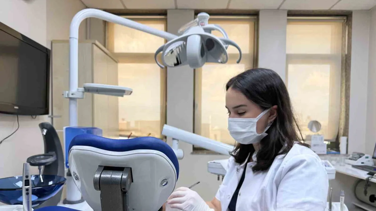 İlk süt dişinden itibaren fırçalama, kalıcı dişlerin sağlığını belirliyor
