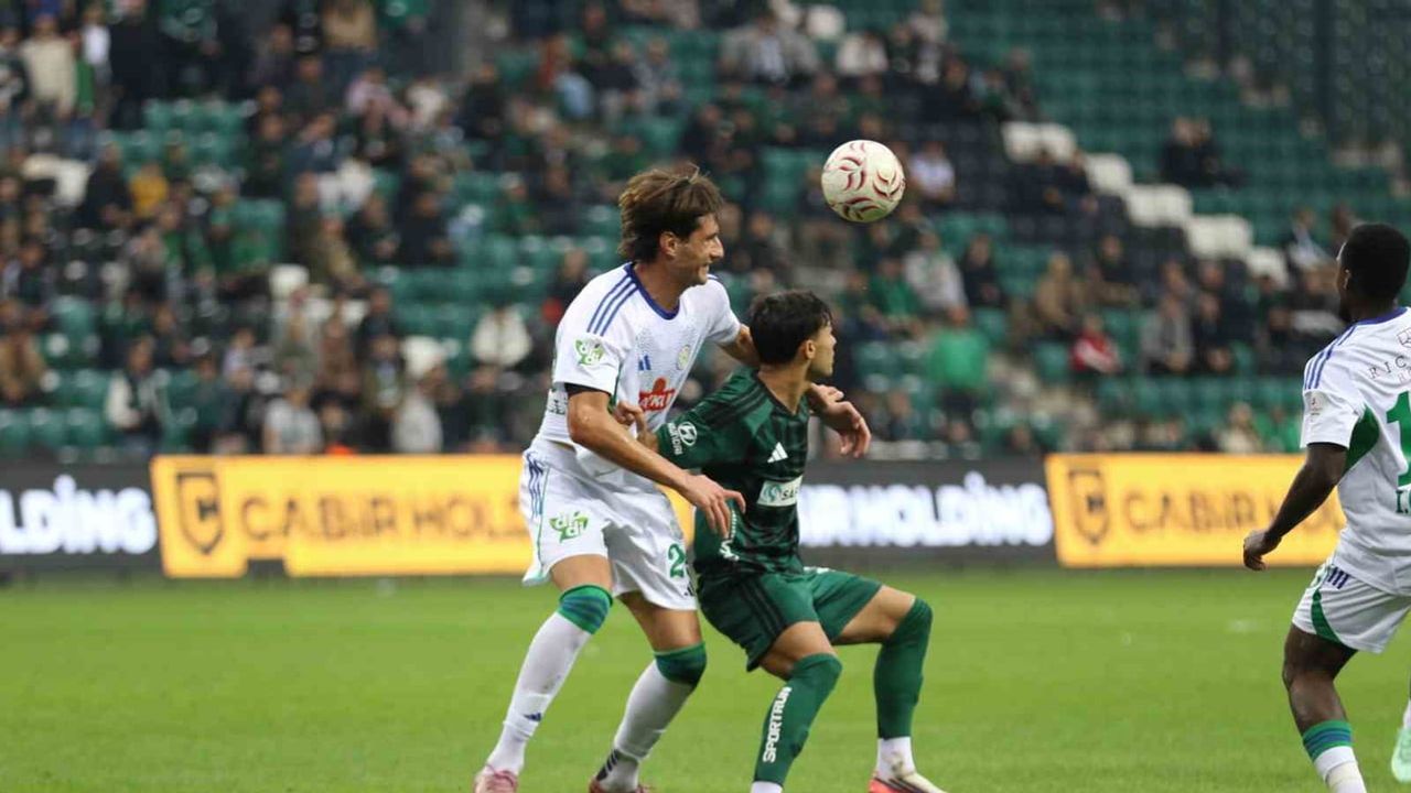 İlk yarıda denge: Kocaelispor ile Çaykur Rizespor 0-0
