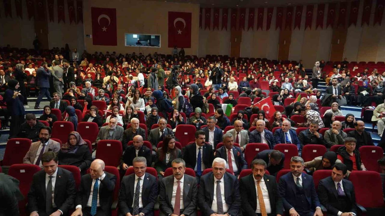 İmam hatiplerin tarihsel dönüşümünü vurguladı: Recep Tayyip Erdoğan üçüncü kurucudur