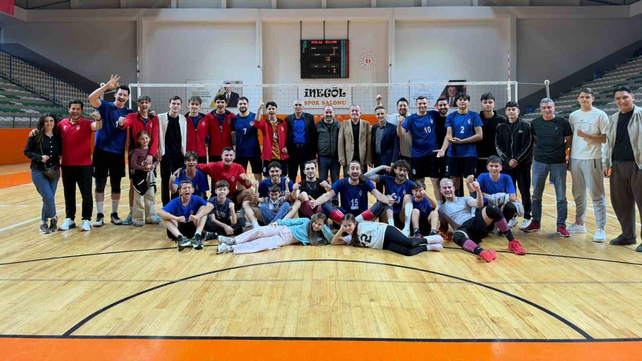 İnegöl Belediyespor set vermeden sezona damga vurdu