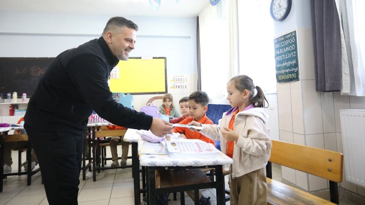İnegöl'de çocukların kumbara seferberliği: 27 bin kumbarayla kitap günlerine hazırlanıyor