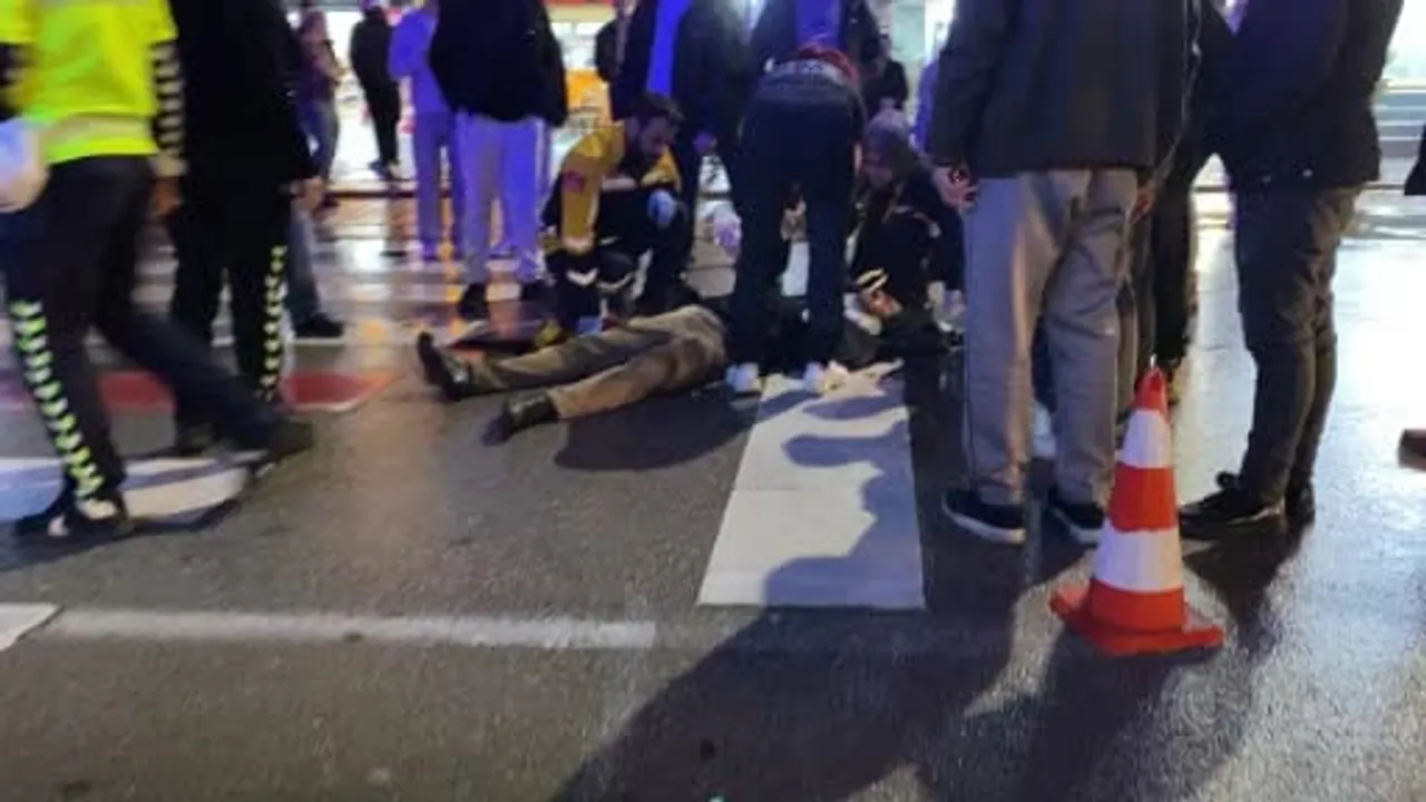 İnegöl Park Caddesi'nde motosikletin çarpması sonucu iki kişi yaralandı