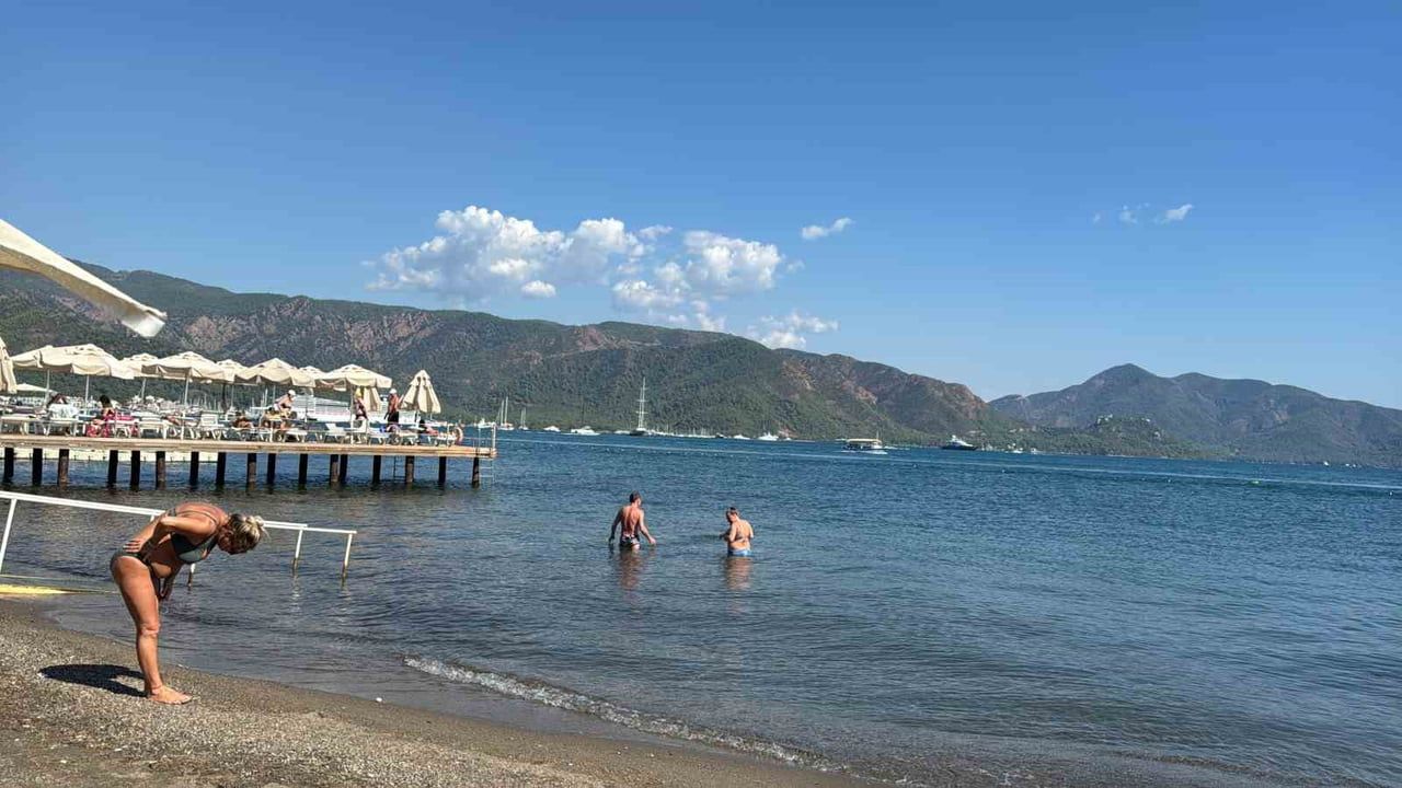 İngilizler yağmuru bırakıp ekimde marmaris'te deniz ve güneş arıyor